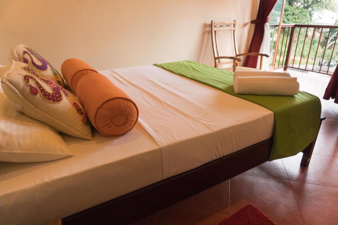 קנדי Aronka Homestay מראה חיצוני תמונה